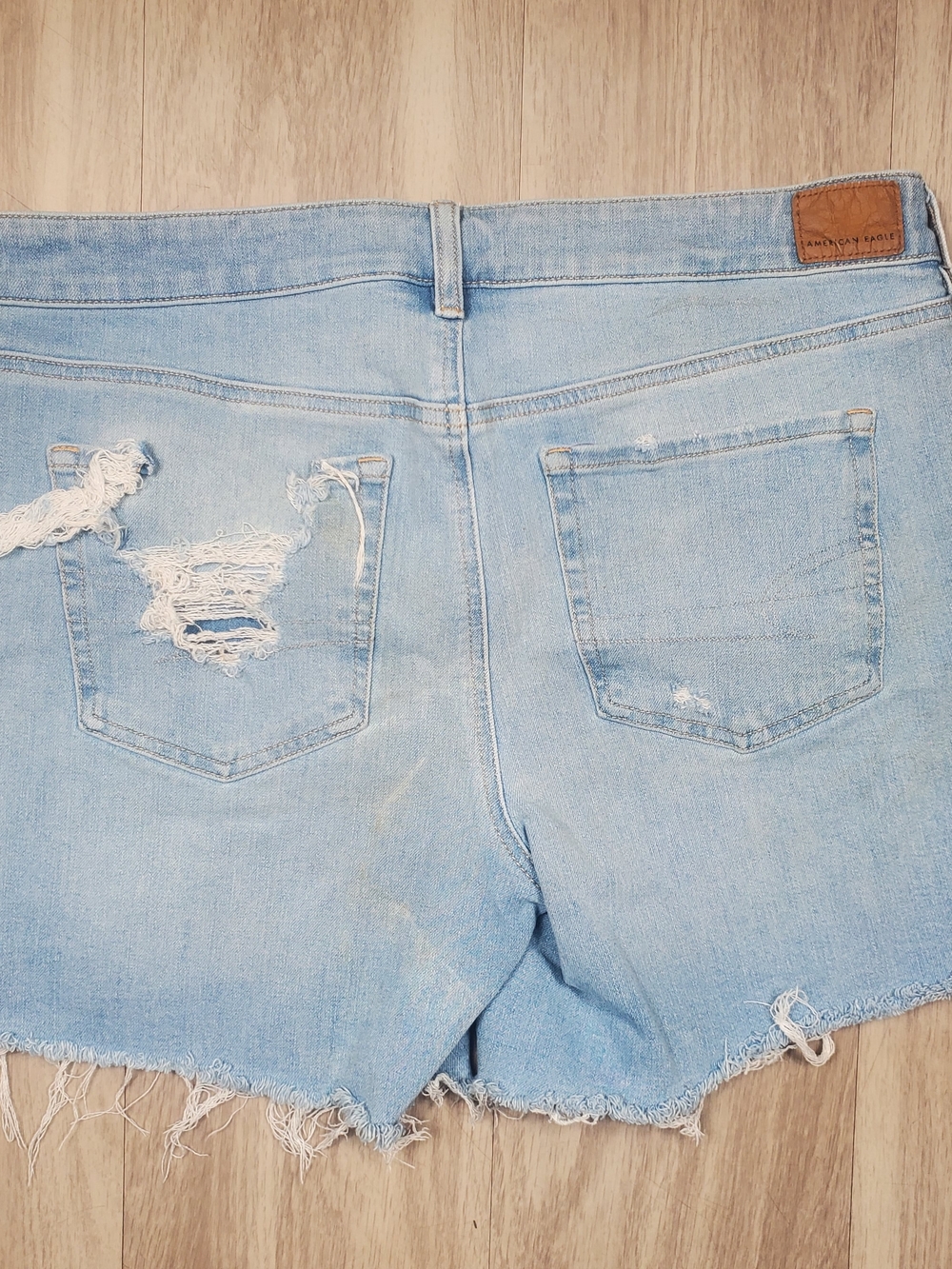 American Eagle The Dream Short Womans 16 Distressed Hem Frayed Denim Shorts - Picture 9 of 12